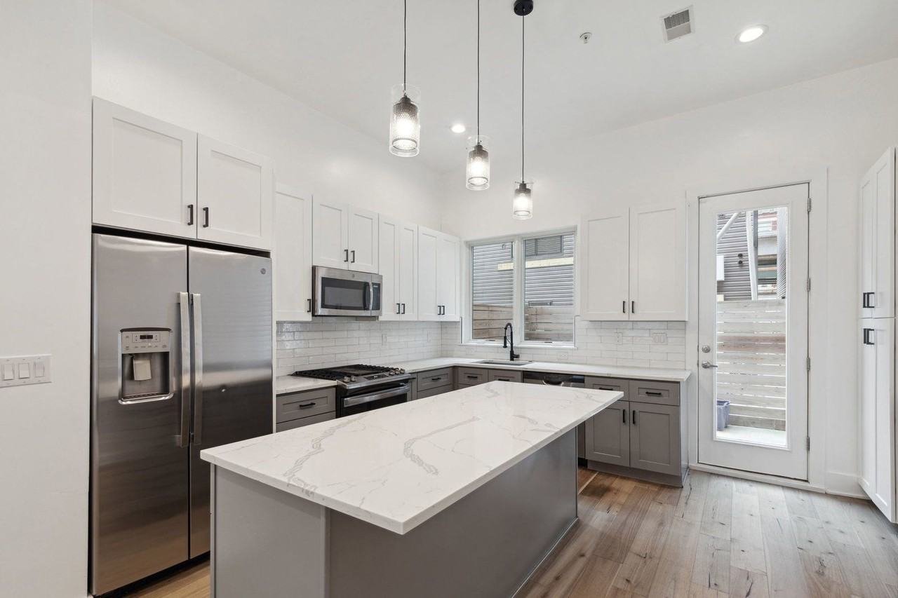 2219 N Hope St - Photo 4 of 34