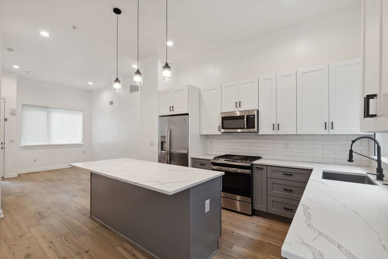 2219 N Hope St - Photo 5 of 34