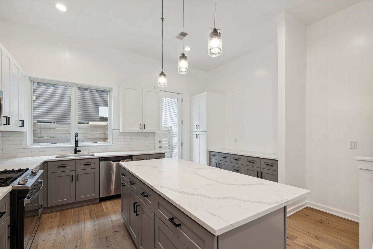2219 N Hope St - Photo 6 of 34
