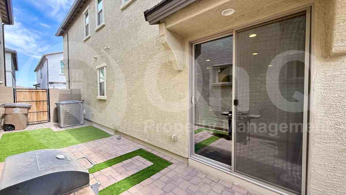 1220 W Sparrow Dr - Photo 4 of 14
