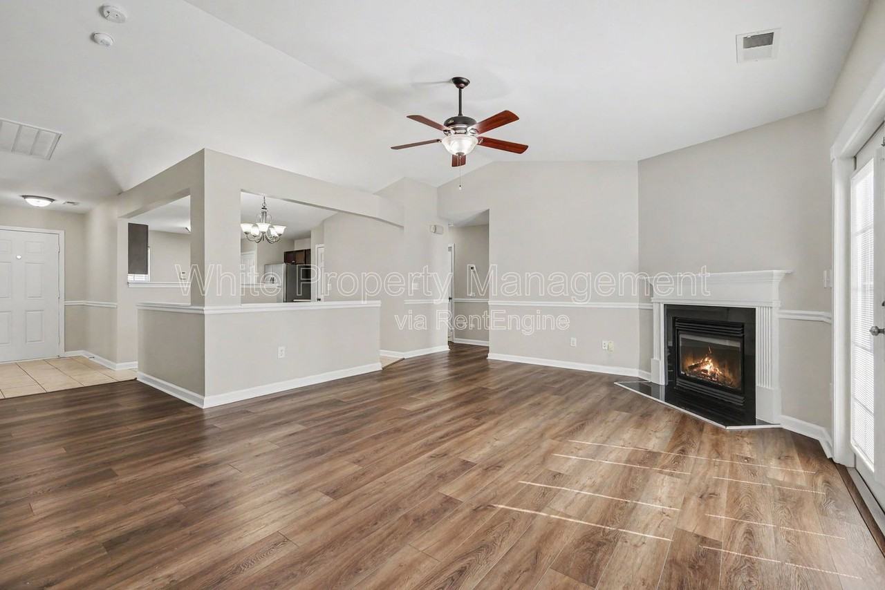 1820 Meadow Crossing Dr - Photo 4 of 32