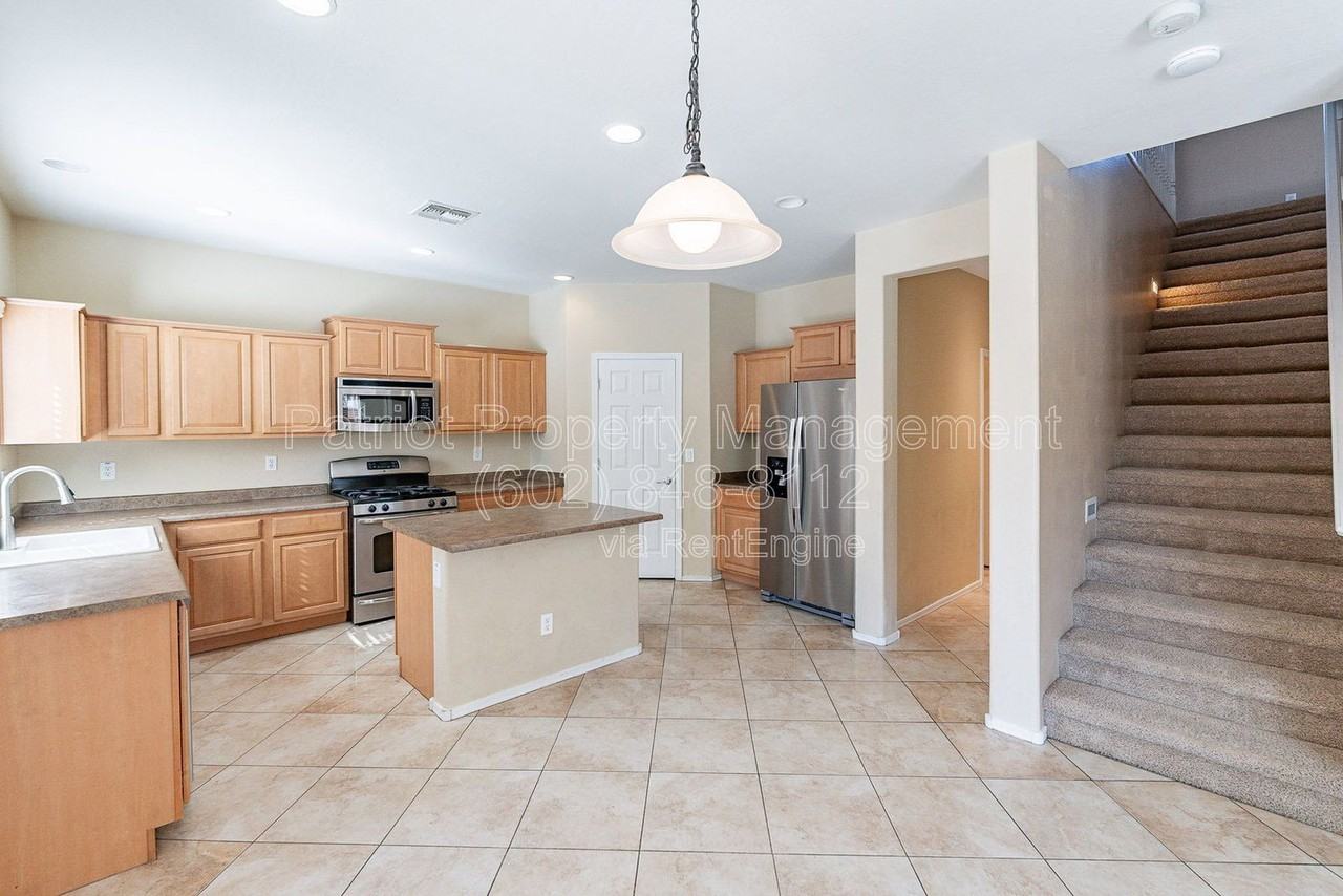 26043 W Potter Dr - Photo 3 of 40