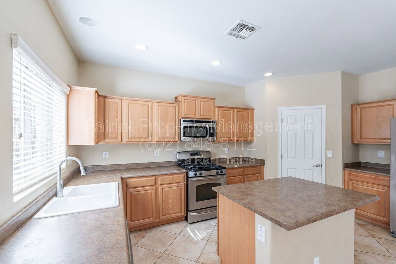 26043 W Potter Dr - Photo 4 of 40