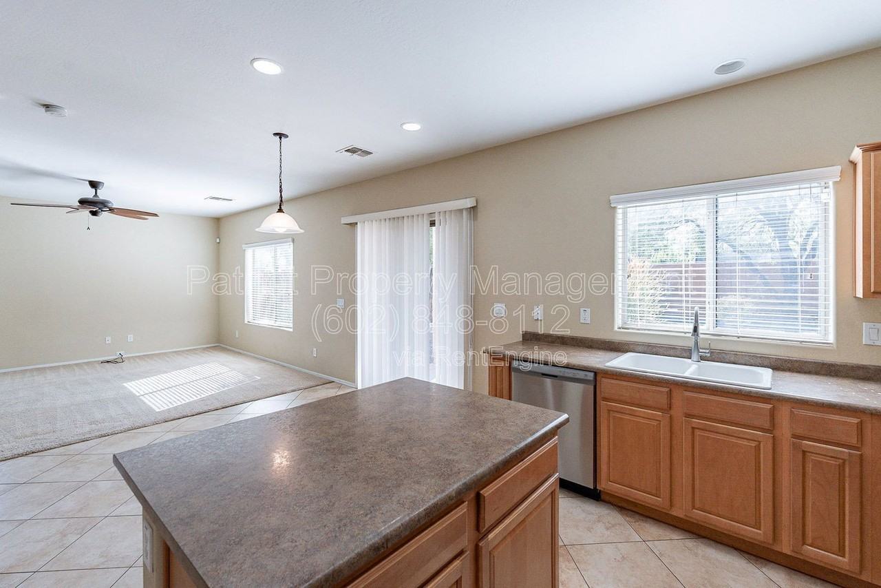 26043 W Potter Dr - Photo 6 of 40