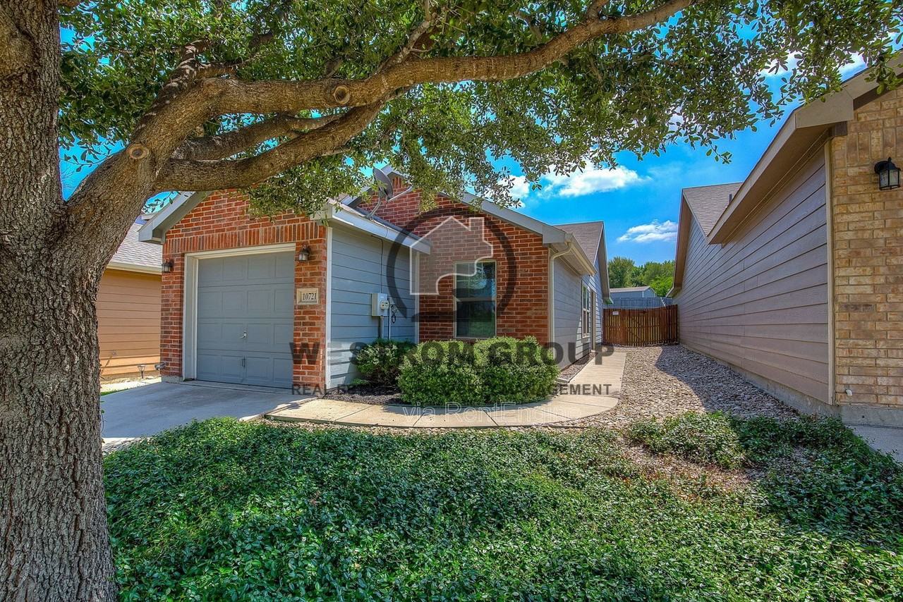 10721 Deauville Dr - Photo 2 of 34