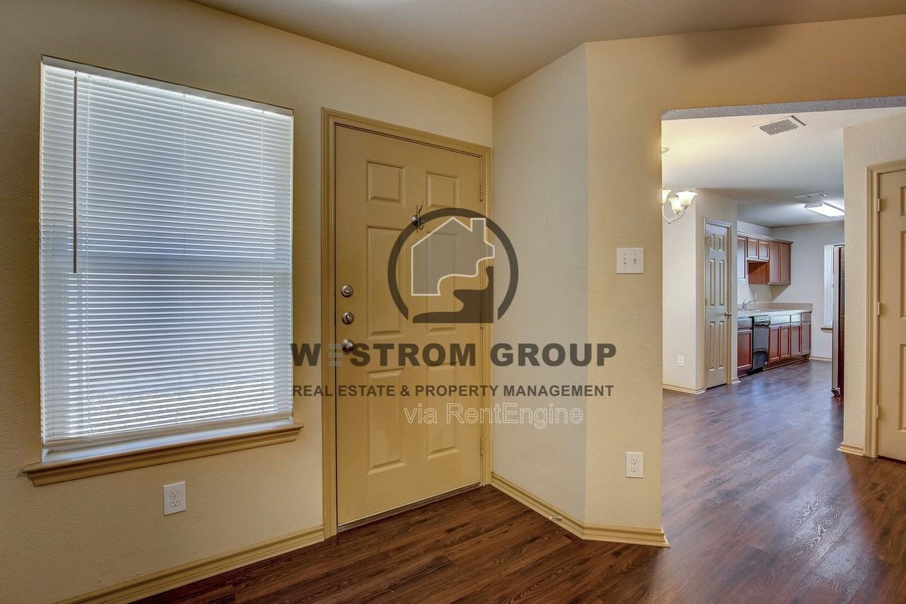 10721 Deauville Dr - Photo 6 of 34