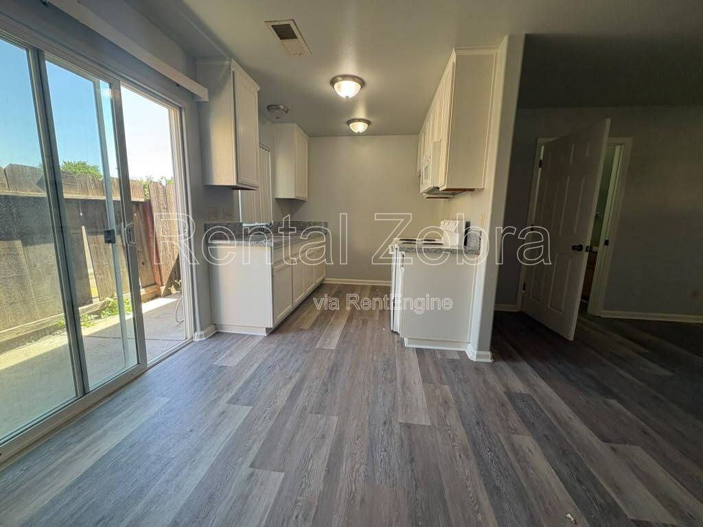 2951 Willowbrook Dr #B - Photo 2 of 10