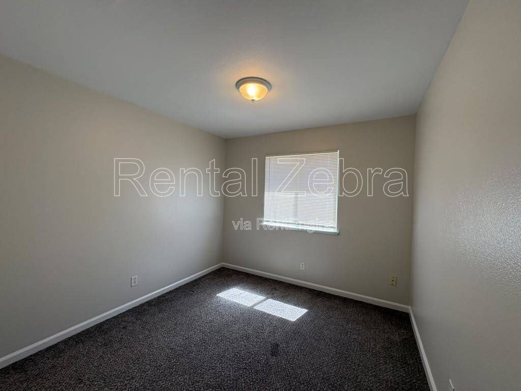 2862 La Cresenta Ave - Photo 4 of 10