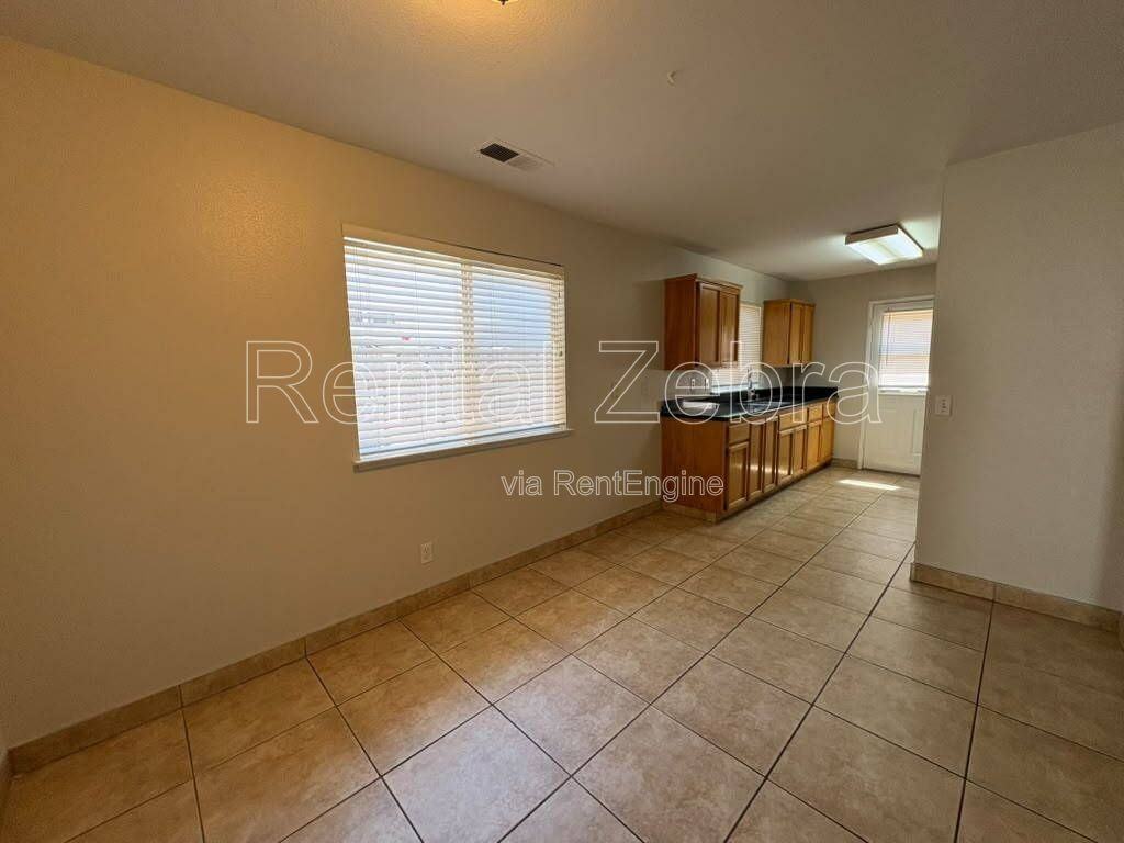 2862 La Cresenta Ave - Photo 5 of 10
