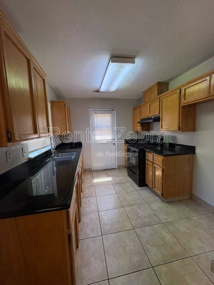 2862 La Cresenta Ave - Photo 6 of 10