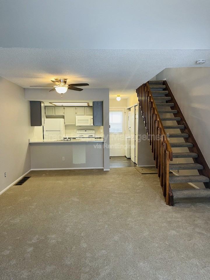 453 S Kittredge St #A - Photo 3 of 16