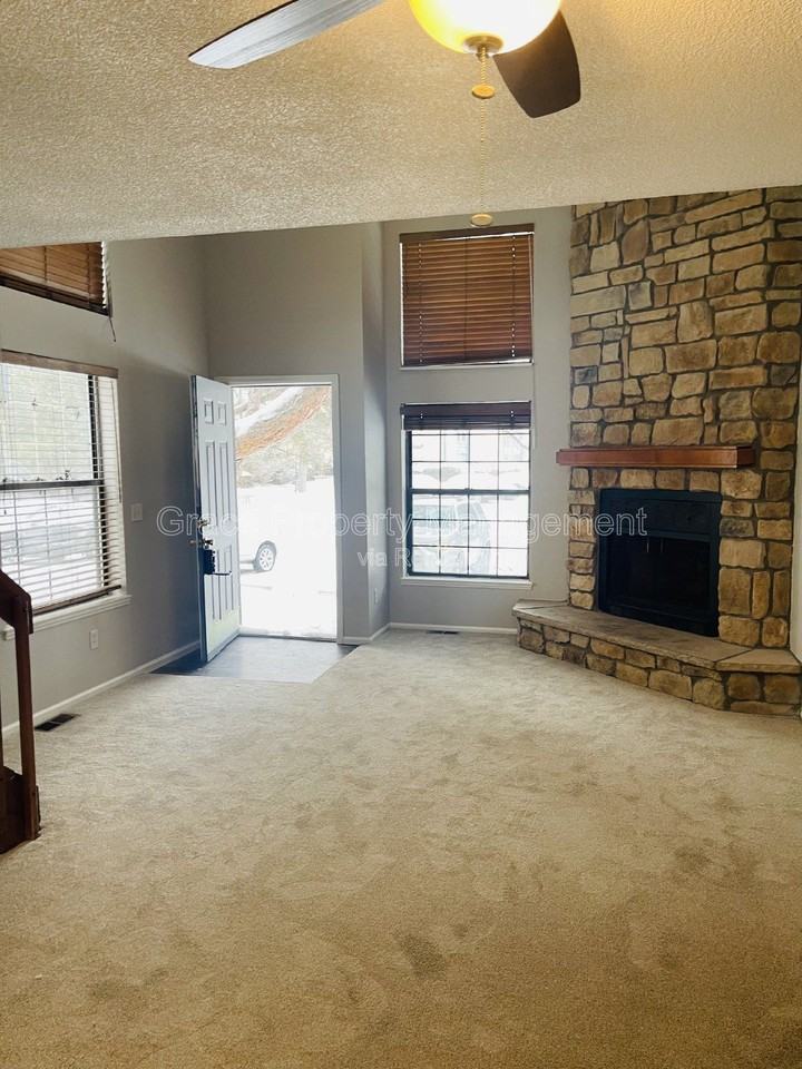 453 S Kittredge St #A - Photo 5 of 16
