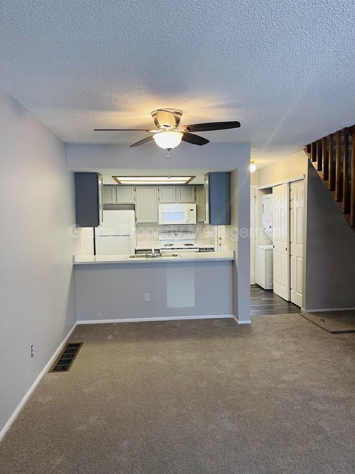 453 S Kittredge St #A - Photo 6 of 16
