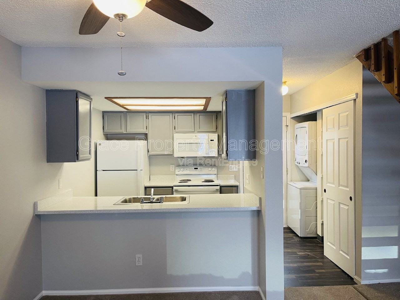 453 S Kittredge St #A - Photo 7 of 16
