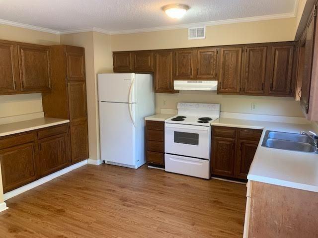 134 Oakmont Dr #12 - Photo 2 of 15