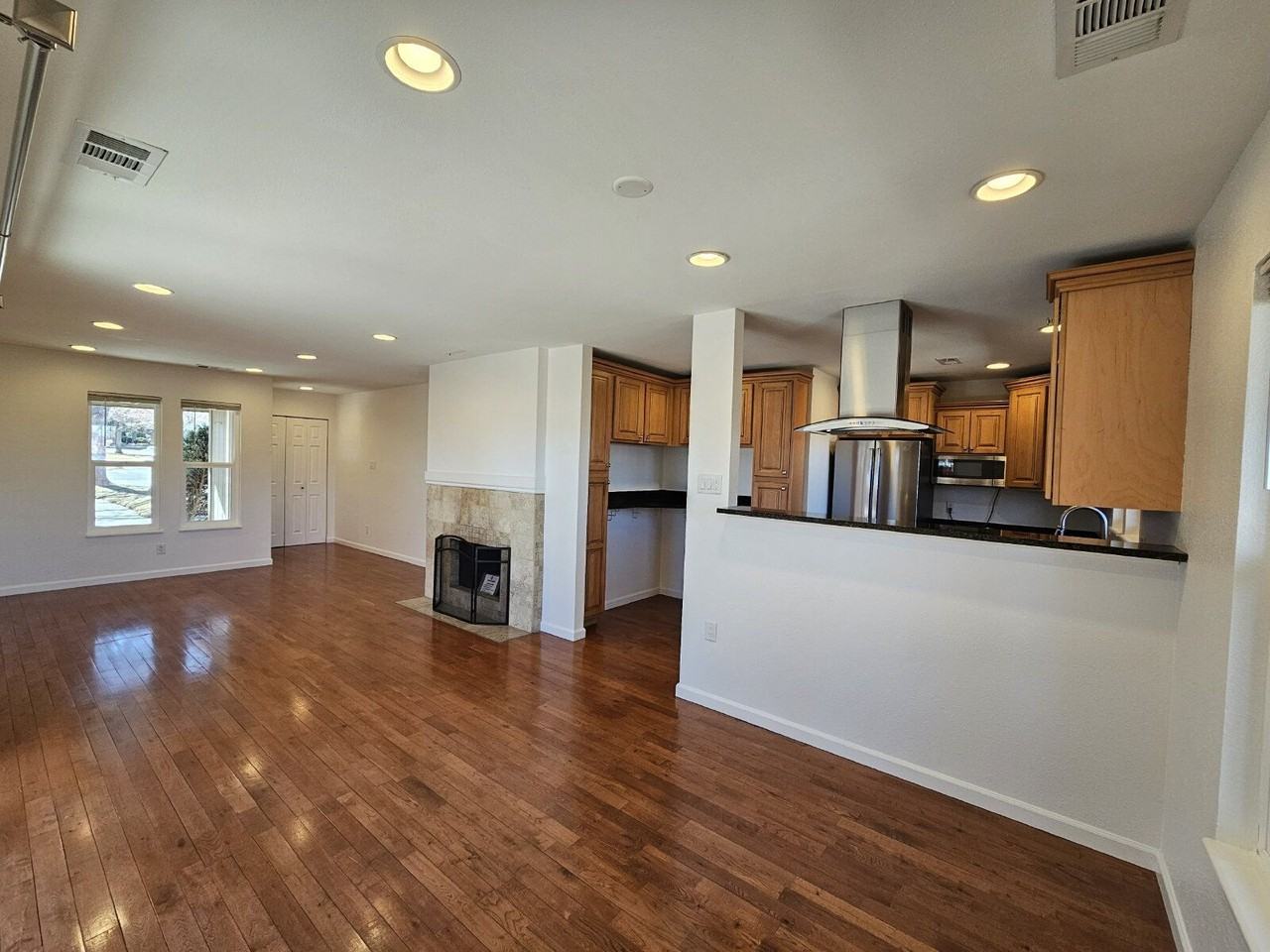 5926 S Willow Way - Photo 4 of 17