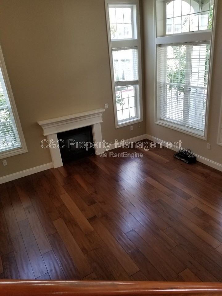 3687 Whitworth Dr - Photo 2 of 13