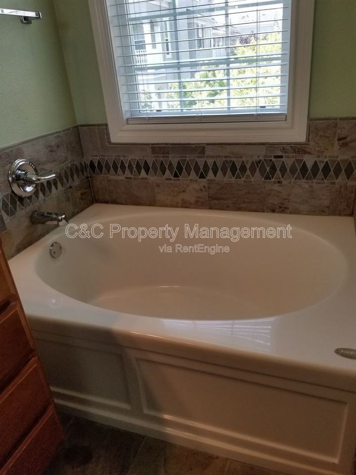 3687 Whitworth Dr - Photo 4 of 13