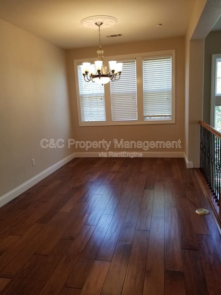 3687 Whitworth Dr - Photo 5 of 13