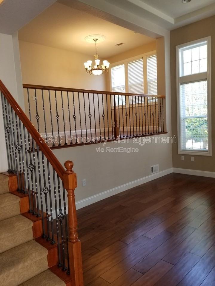 3687 Whitworth Dr - Photo 7 of 13