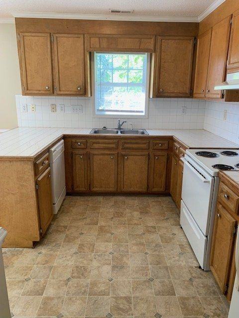 3935 Sterling Pointe Dr - Photo 5 of 13