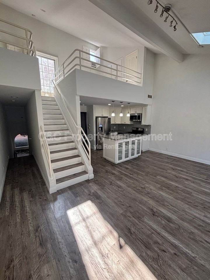 533 W 23rd St #9 - Photo 3 of 19