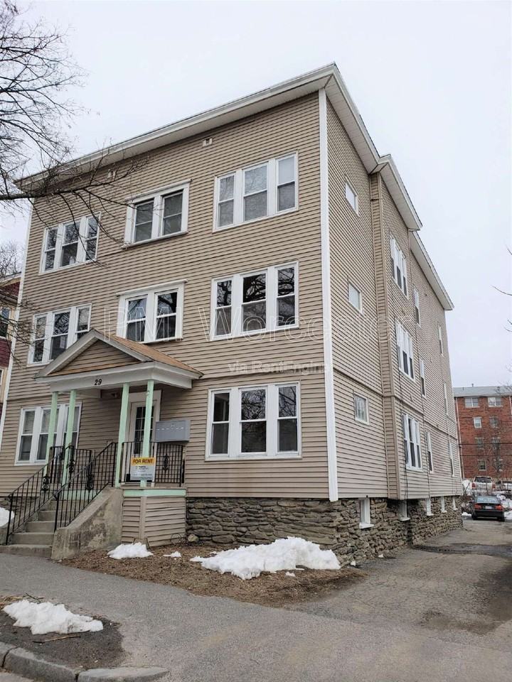 29 Loxwood St #1L - Photo 3 of 16