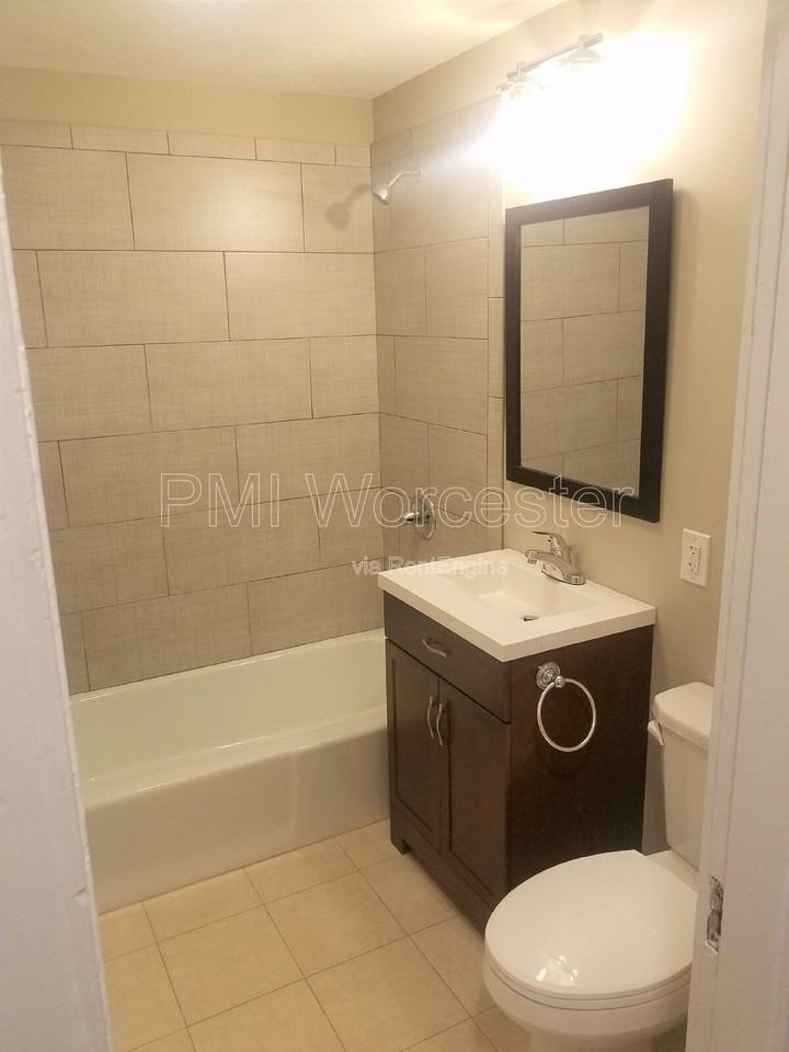29 Loxwood St #1L - Photo 5 of 16