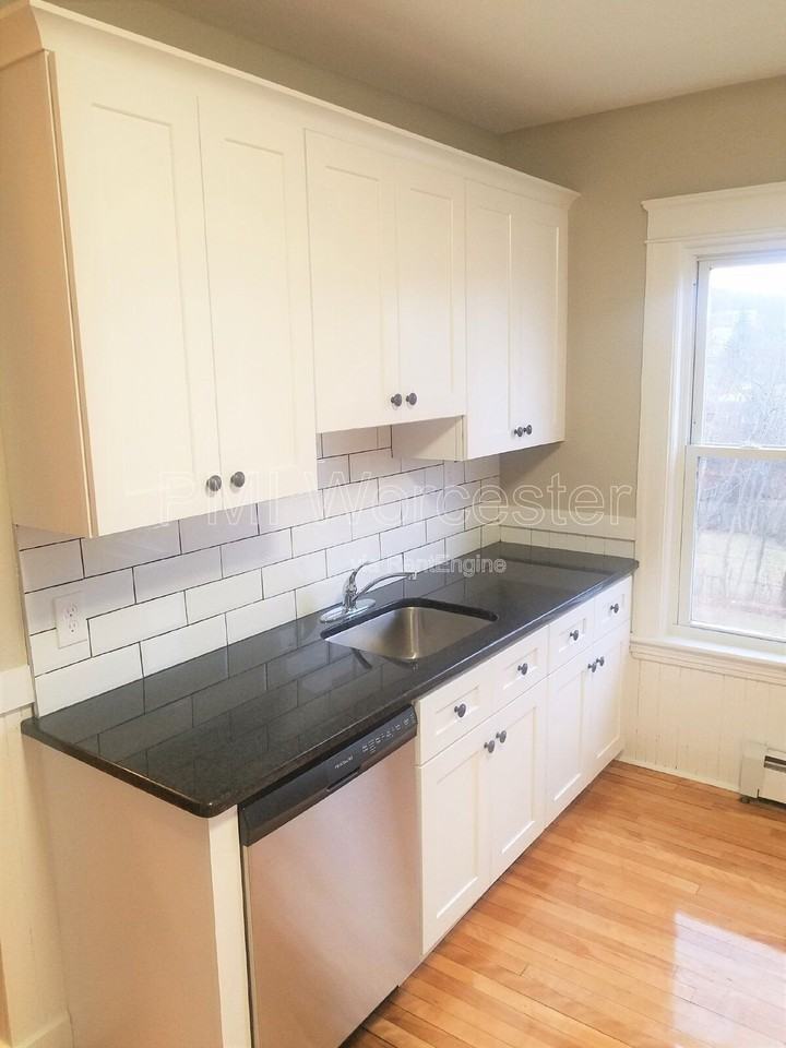 29 Loxwood St #1L - Photo 6 of 16