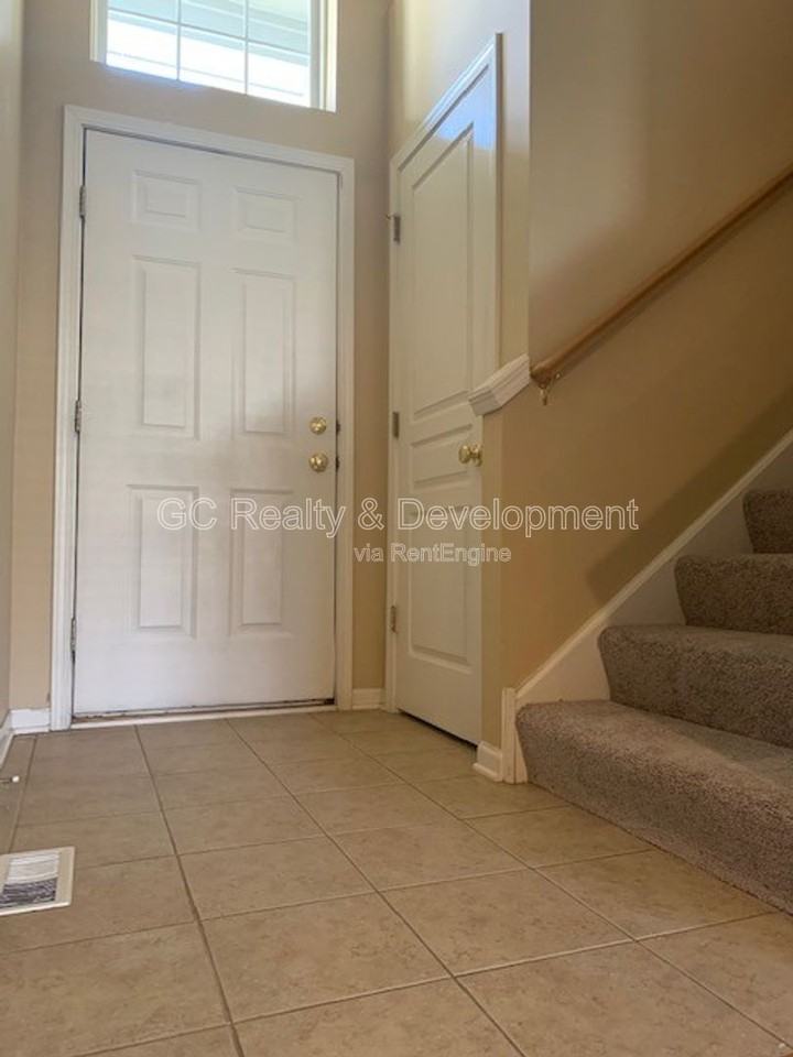 922 Kings Canyon Dr - Photo 2 of 23