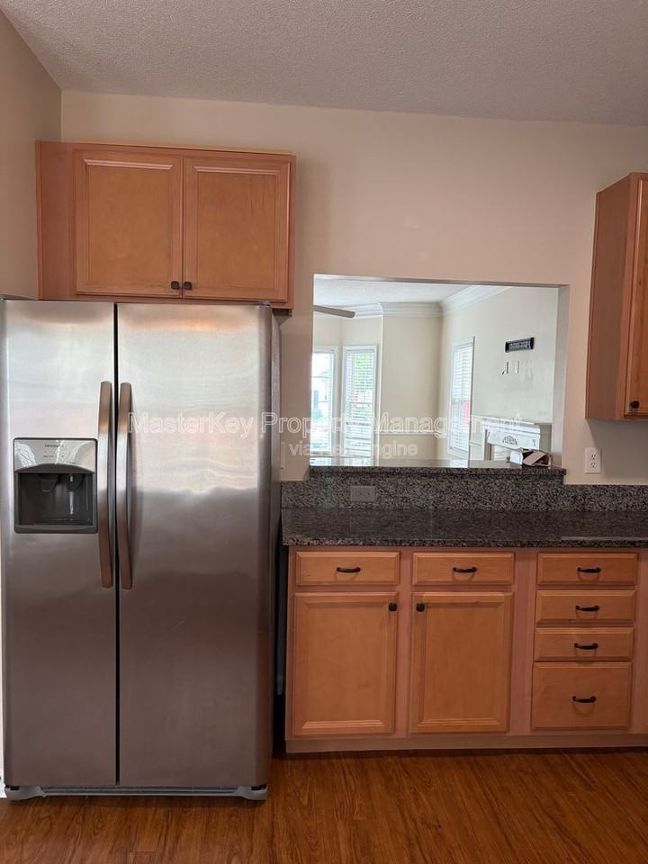 208 Pointe Crest Ct - Photo 4 of 18