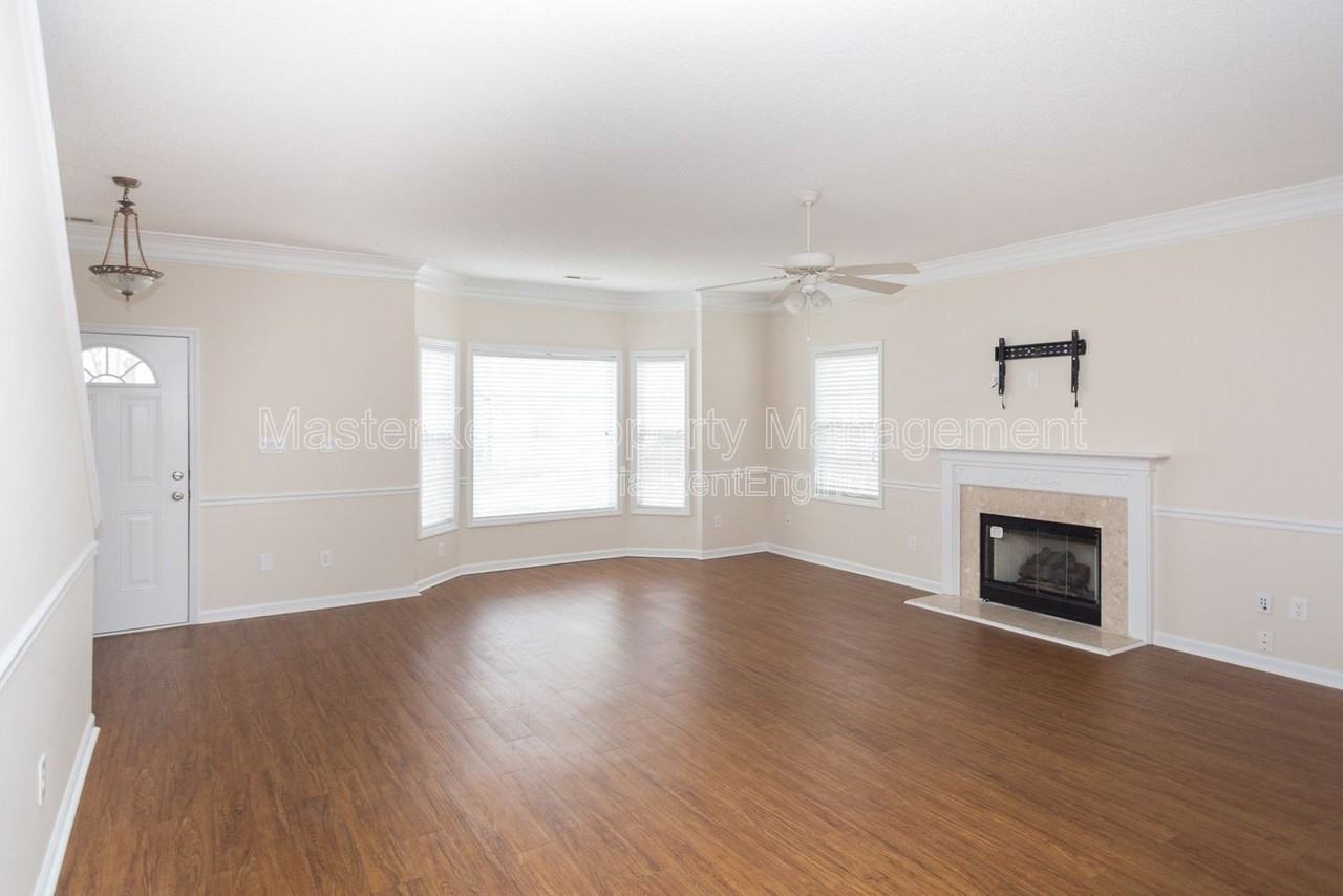 208 Pointe Crest Ct - Photo 7 of 18