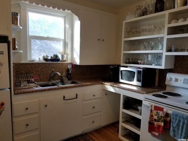 809 Southeast - Photo 7 of 8