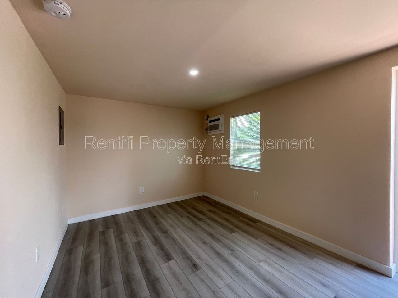101 3rd St #2 - Photo 3 of 15