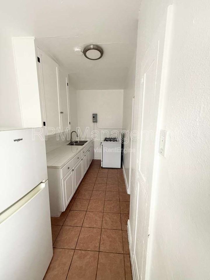 849 S Kenmore Ave #38 - Photo 4 of 6