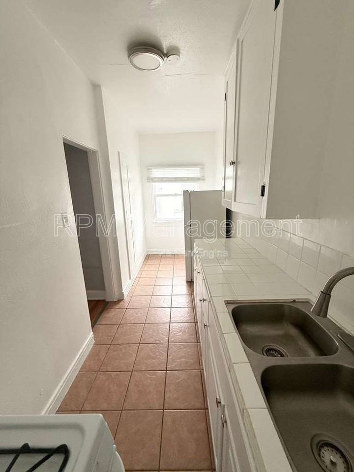 849 S Kenmore Ave #38 - Photo 5 of 6