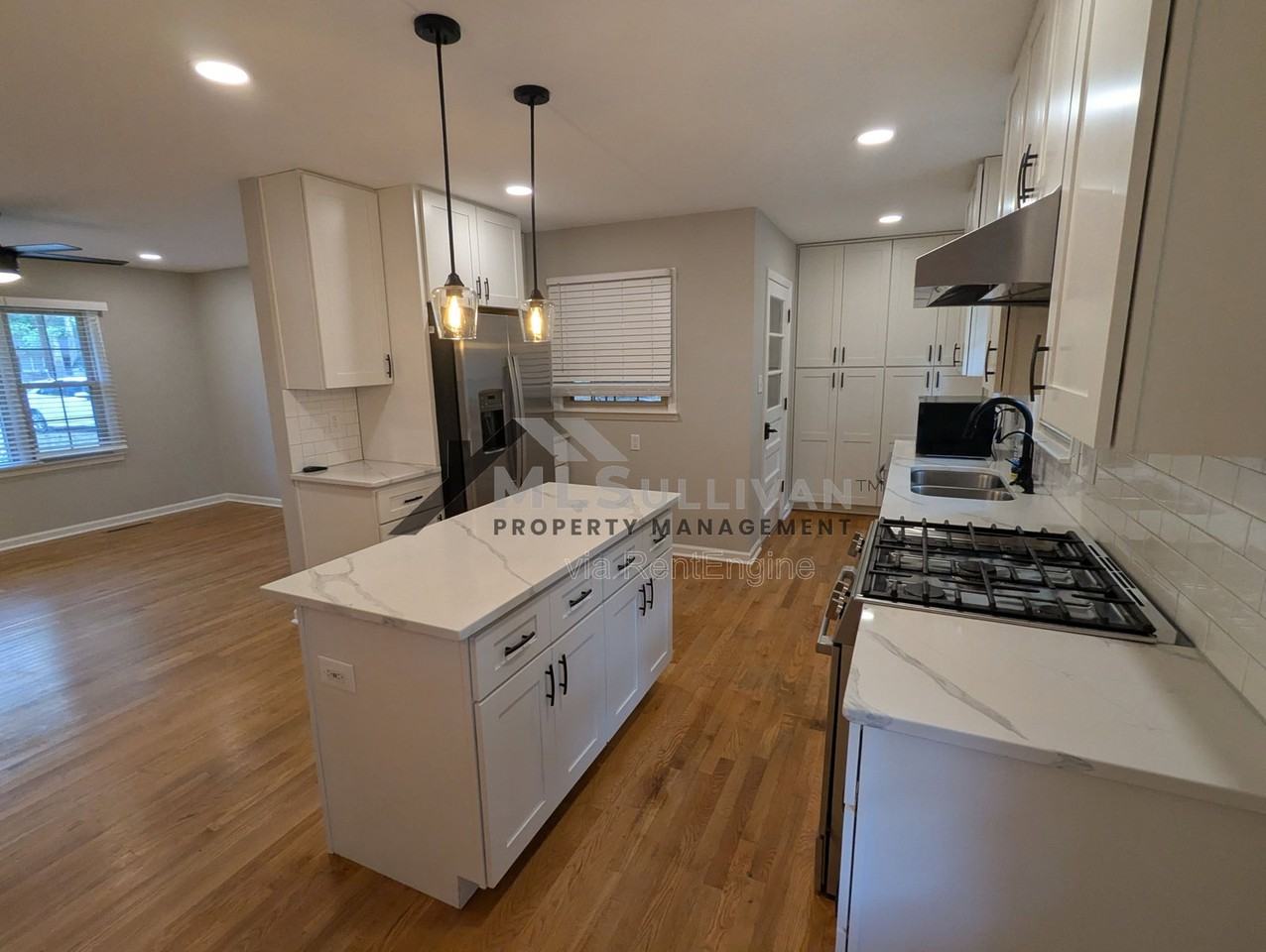 6226 Dello St - Photo 3 of 15
