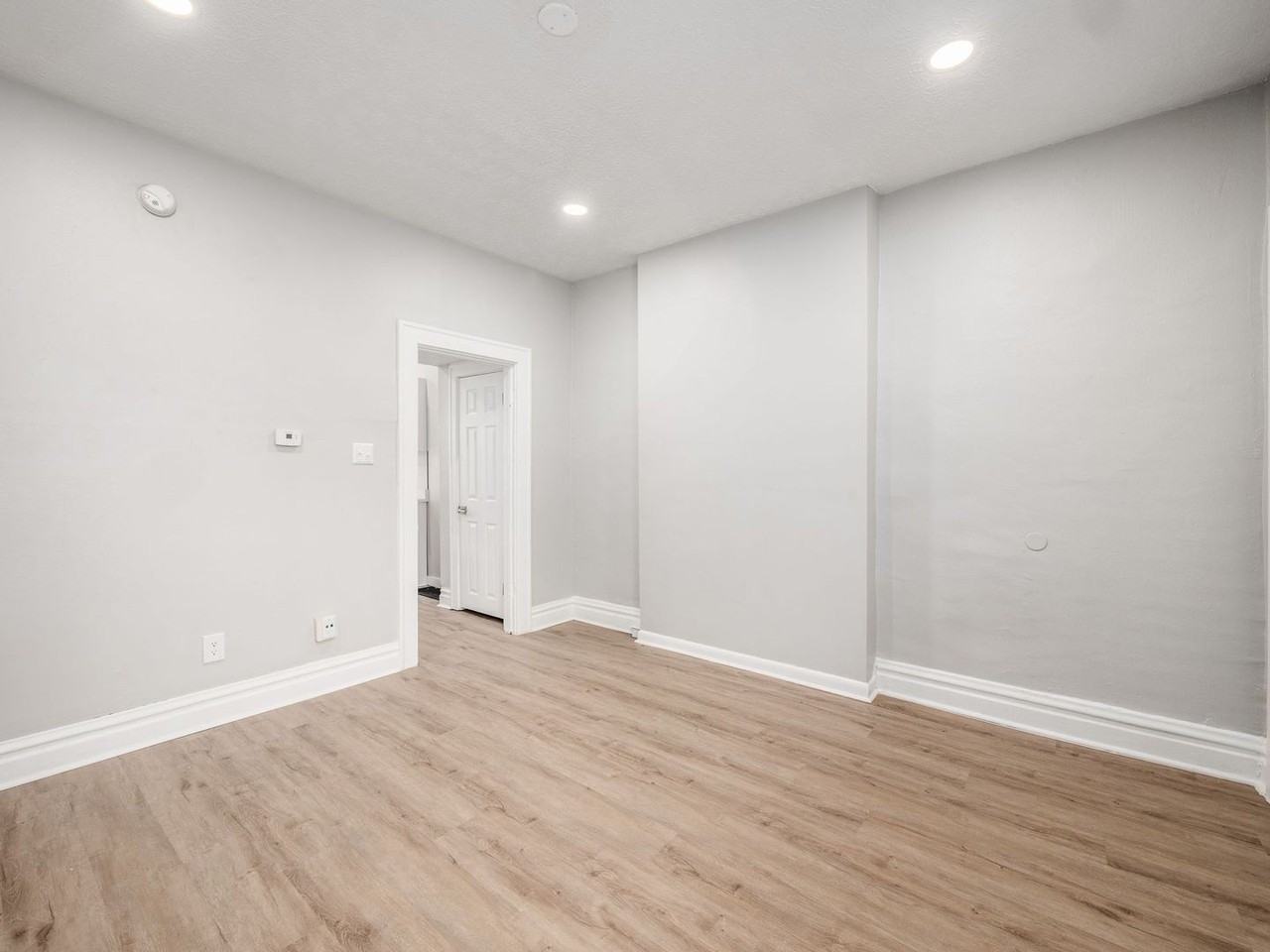 1246 S Washington Ave - Photo 6 of 34