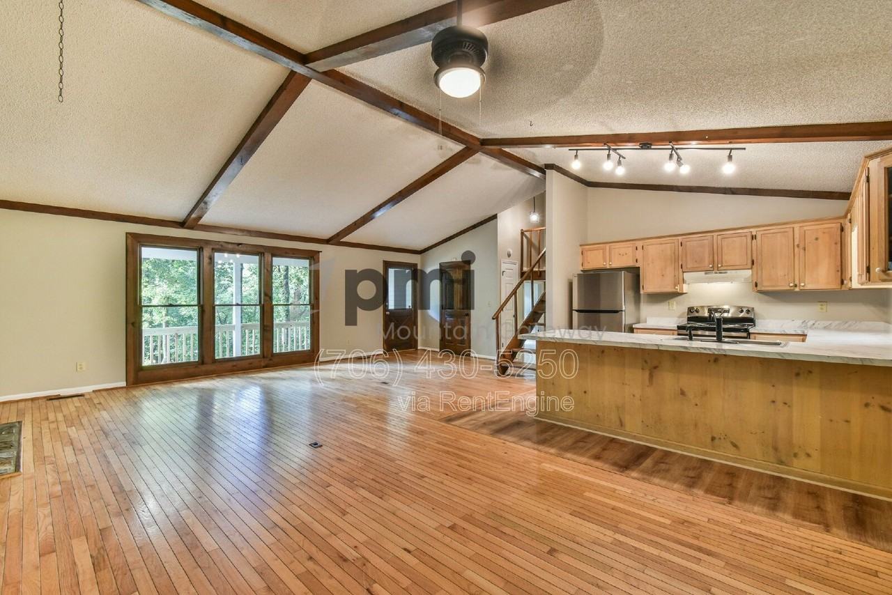 135 Beacon Hill Dr - Photo 3 of 32