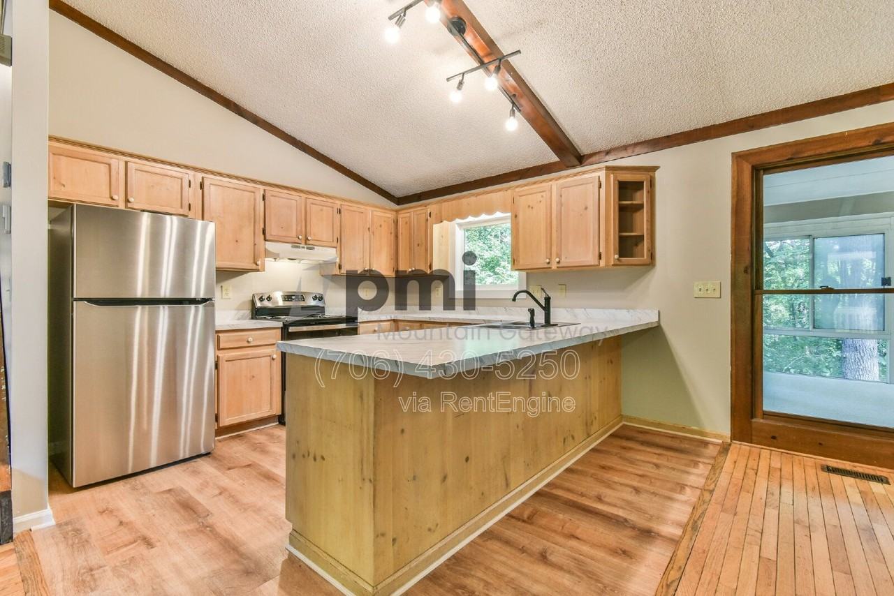 135 Beacon Hill Dr - Photo 6 of 32