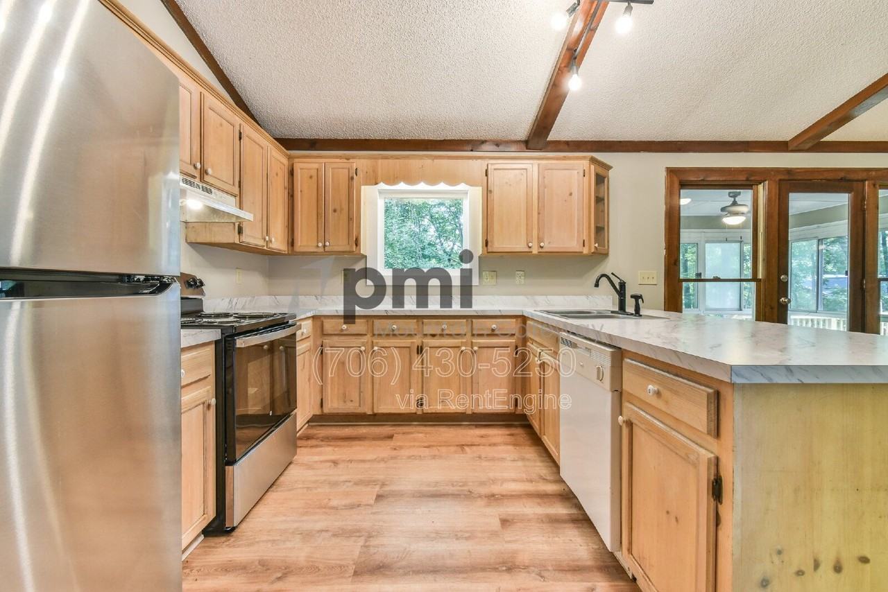 135 Beacon Hill Dr - Photo 7 of 32