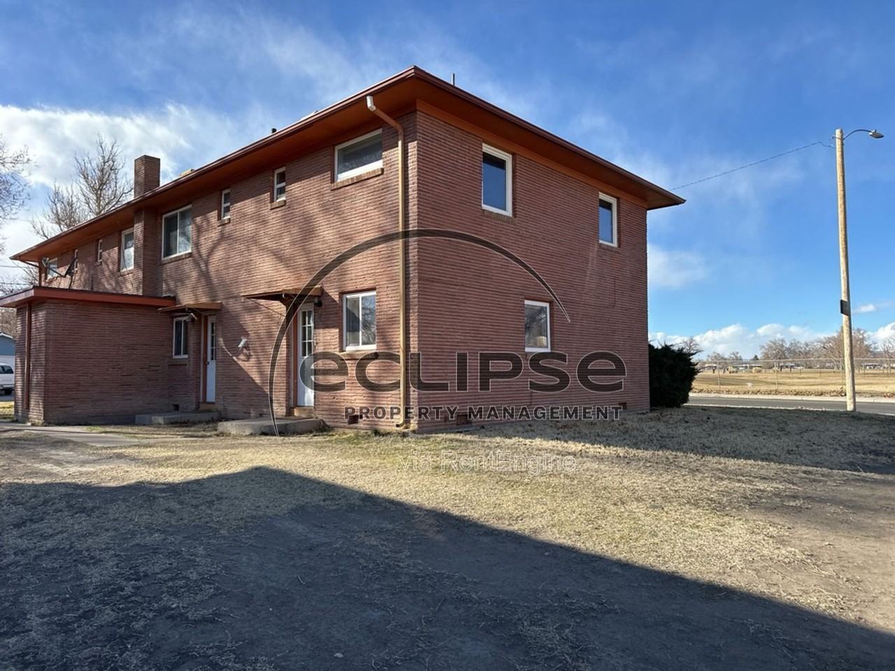 1823 Gunnison Ave - Photo 2 of 17