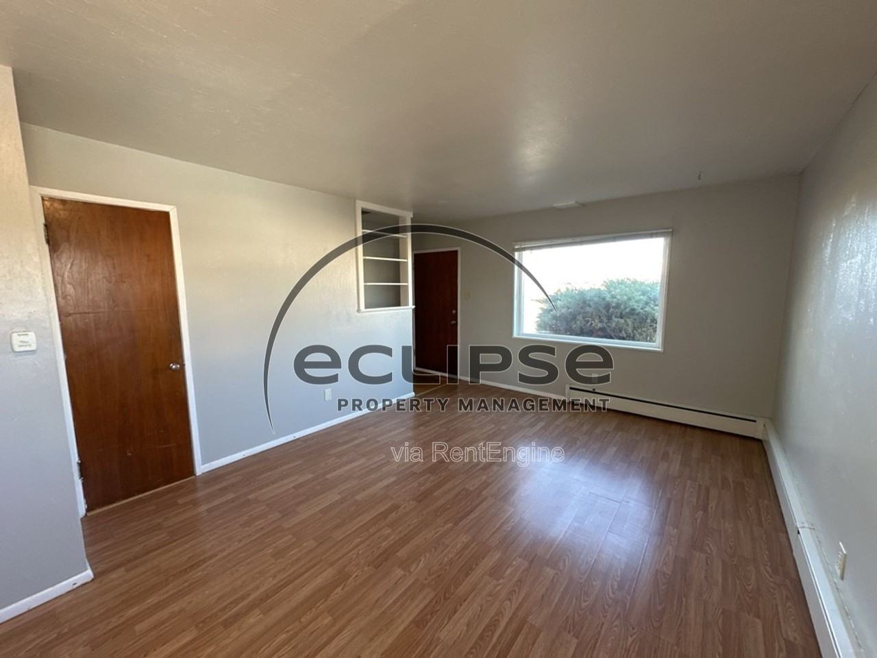1823 Gunnison Ave - Photo 4 of 17