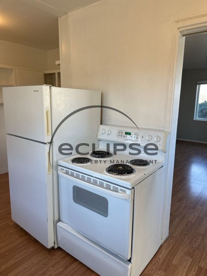 1823 Gunnison Ave - Photo 6 of 17