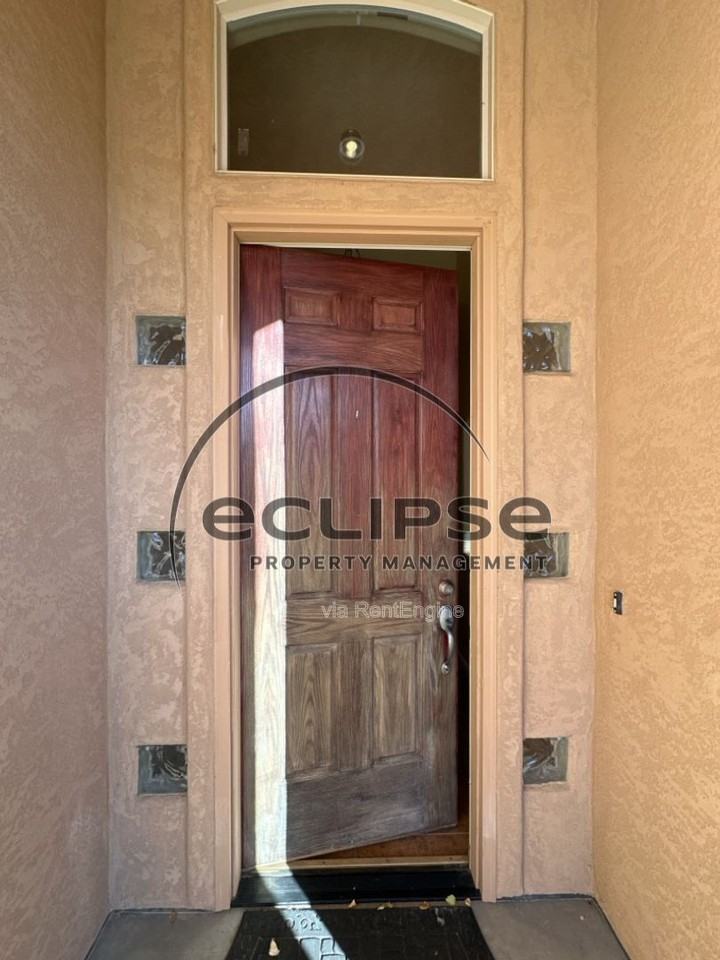 2508 Pierce Ave - Photo 2 of 20