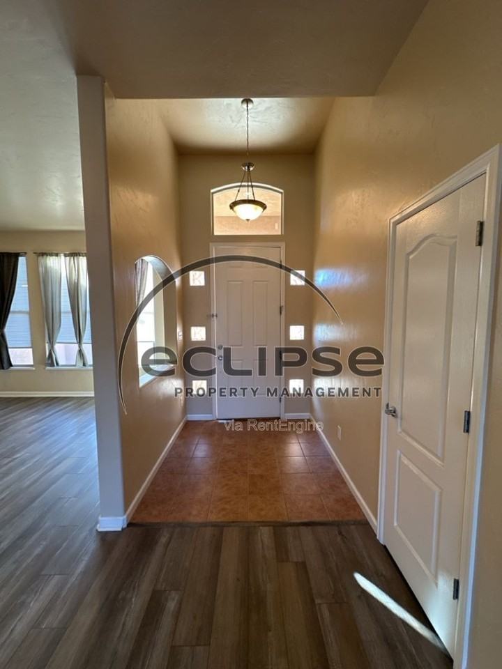 2508 Pierce Ave - Photo 3 of 20