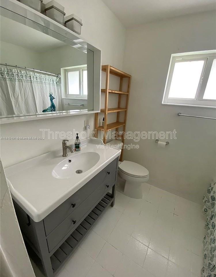 6910 Sw 64th Ave - Photo 5 of 42