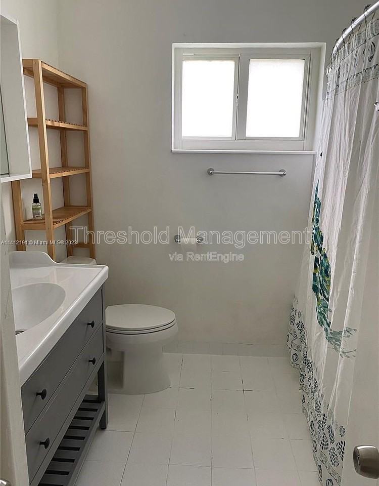 6910 Sw 64th Ave - Photo 6 of 42