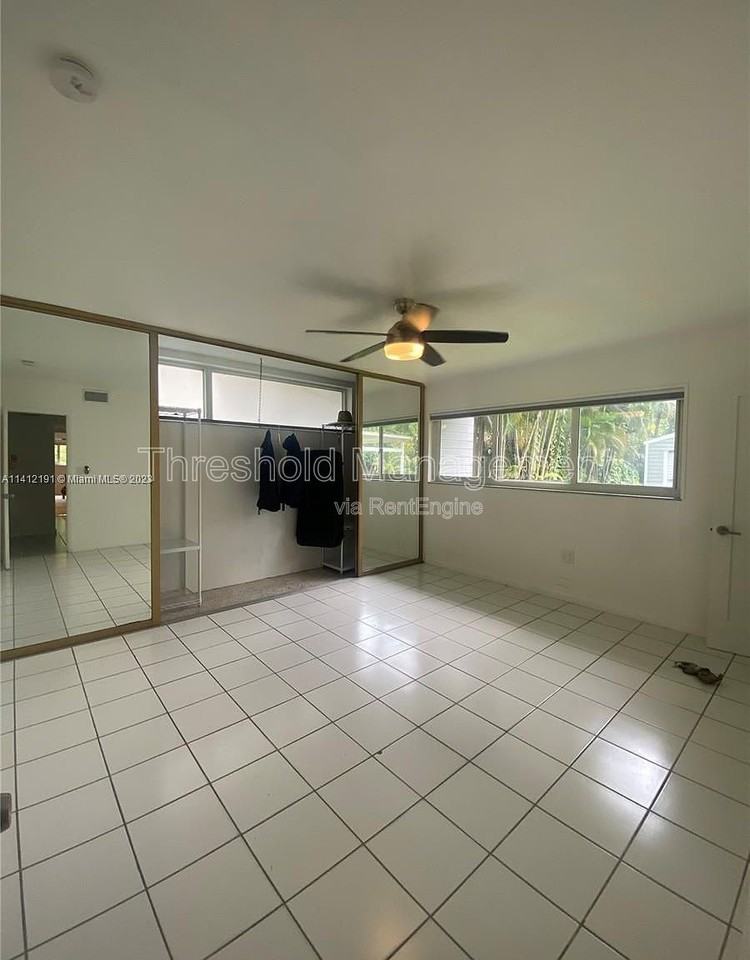 6910 Sw 64th Ave - Photo 7 of 42
