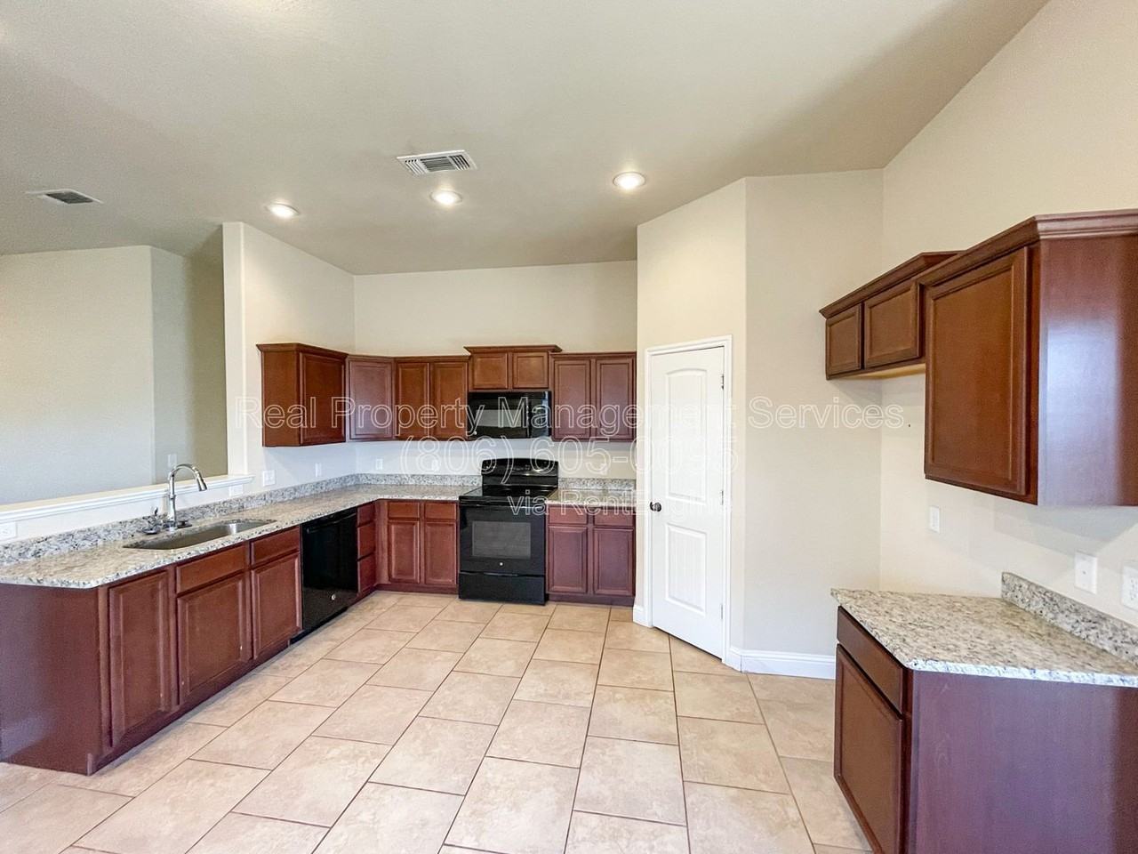6930 37th St - Photo 4 of 12